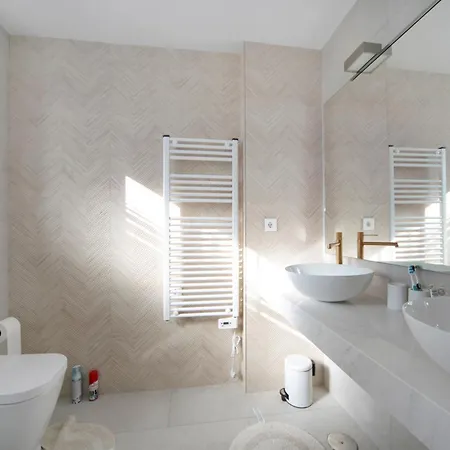 Silver Tower 5b Apartment *